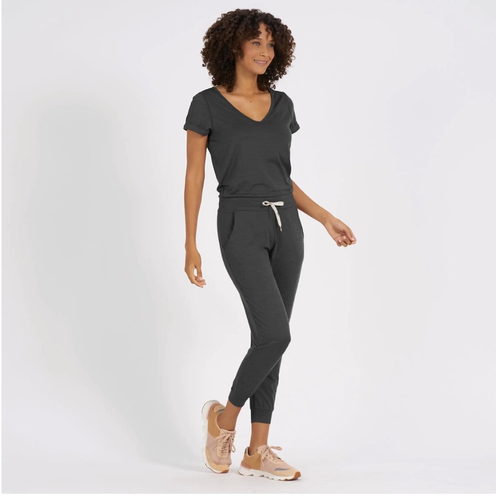 Vuori All Day Jumpsuit in Charcoal Heather NWT